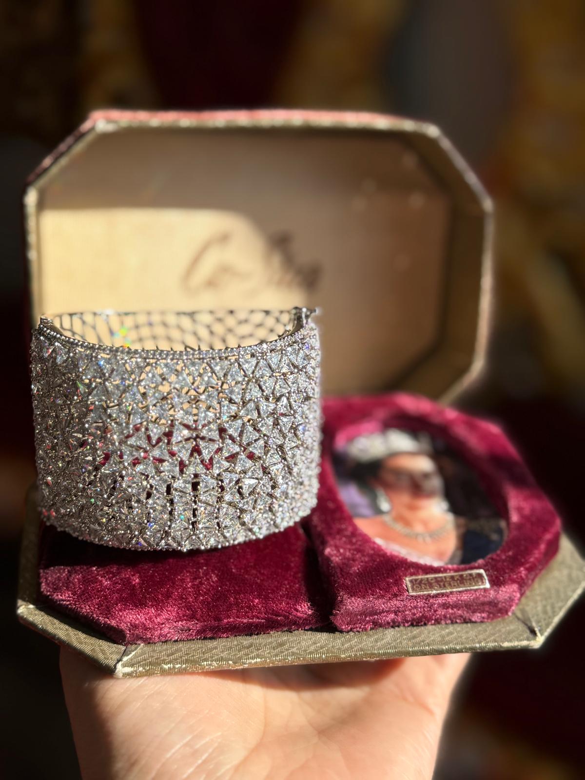 Luxurious 100% Glow and Shine Nano Crystals Bracelet Bangle