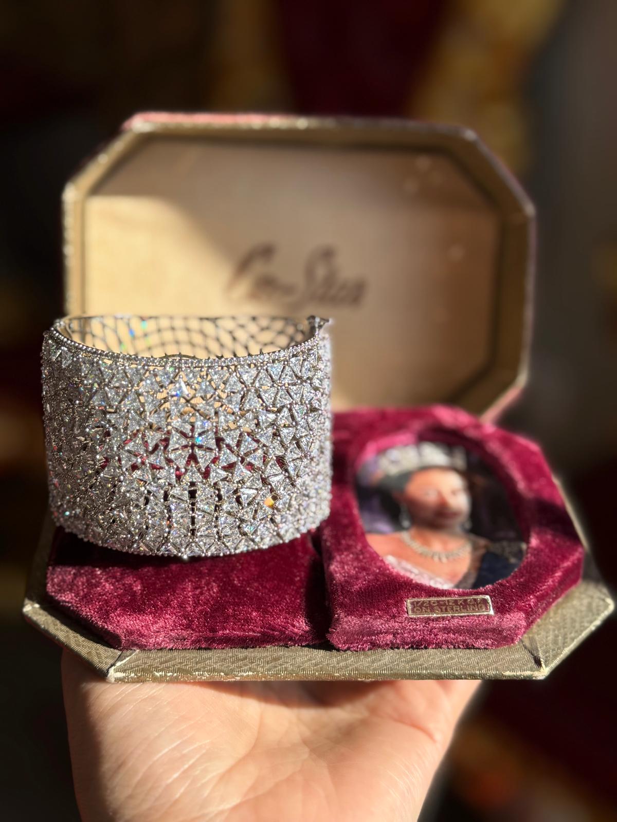 Luxurious 100% Glow and Shine Nano Crystals Bracelet Bangle