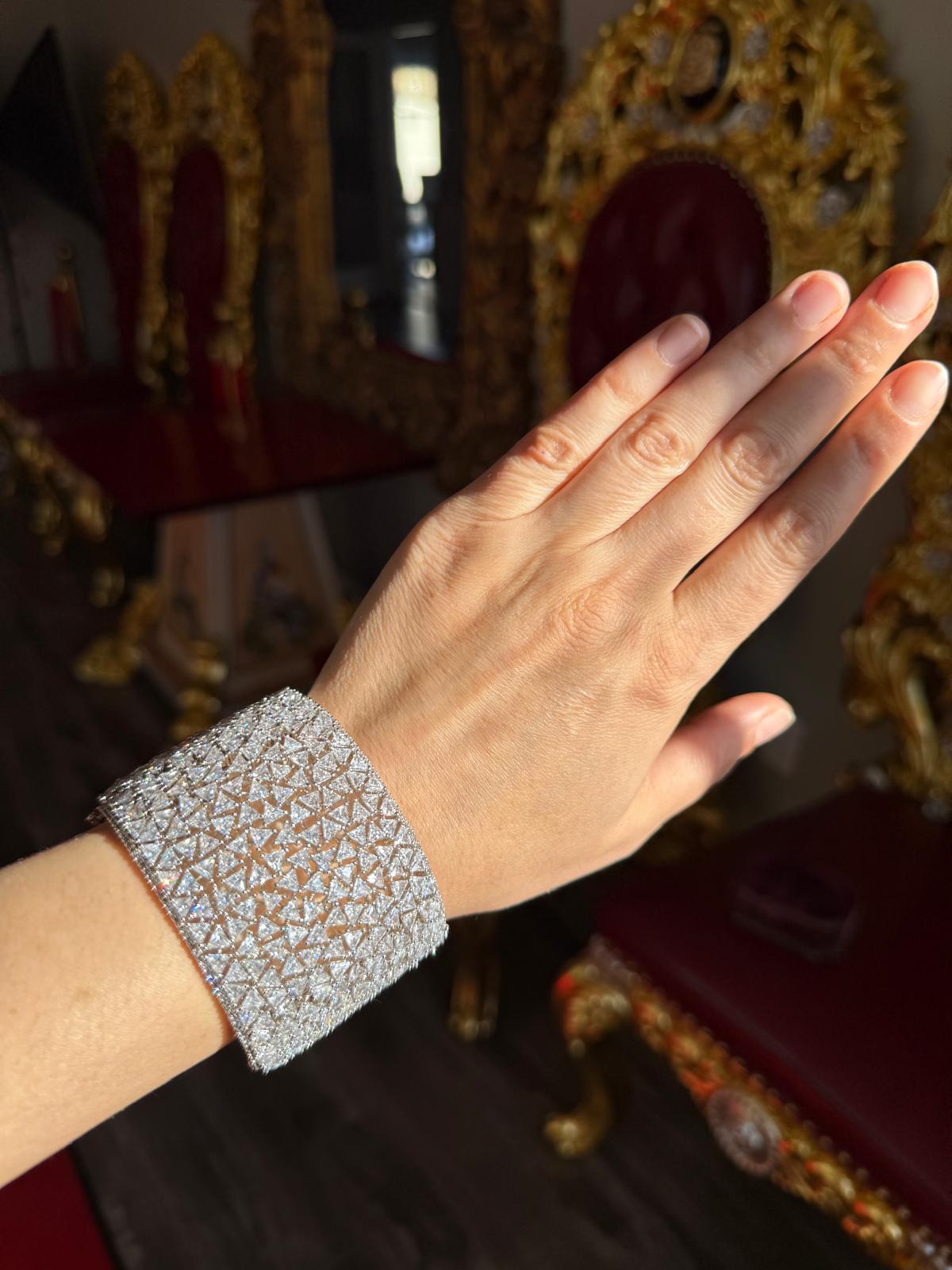 Luxurious 100% Glow and Shine Nano Crystals Bracelet Bangle