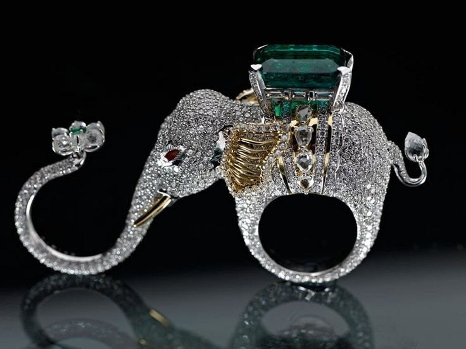 Certified 1001 Nights Queen Elephant Dubai Emerald & Diamond Elephant Ring Masterpiece of Art with 1001 Diamonds, Ruby eyes, Emerald Trunk