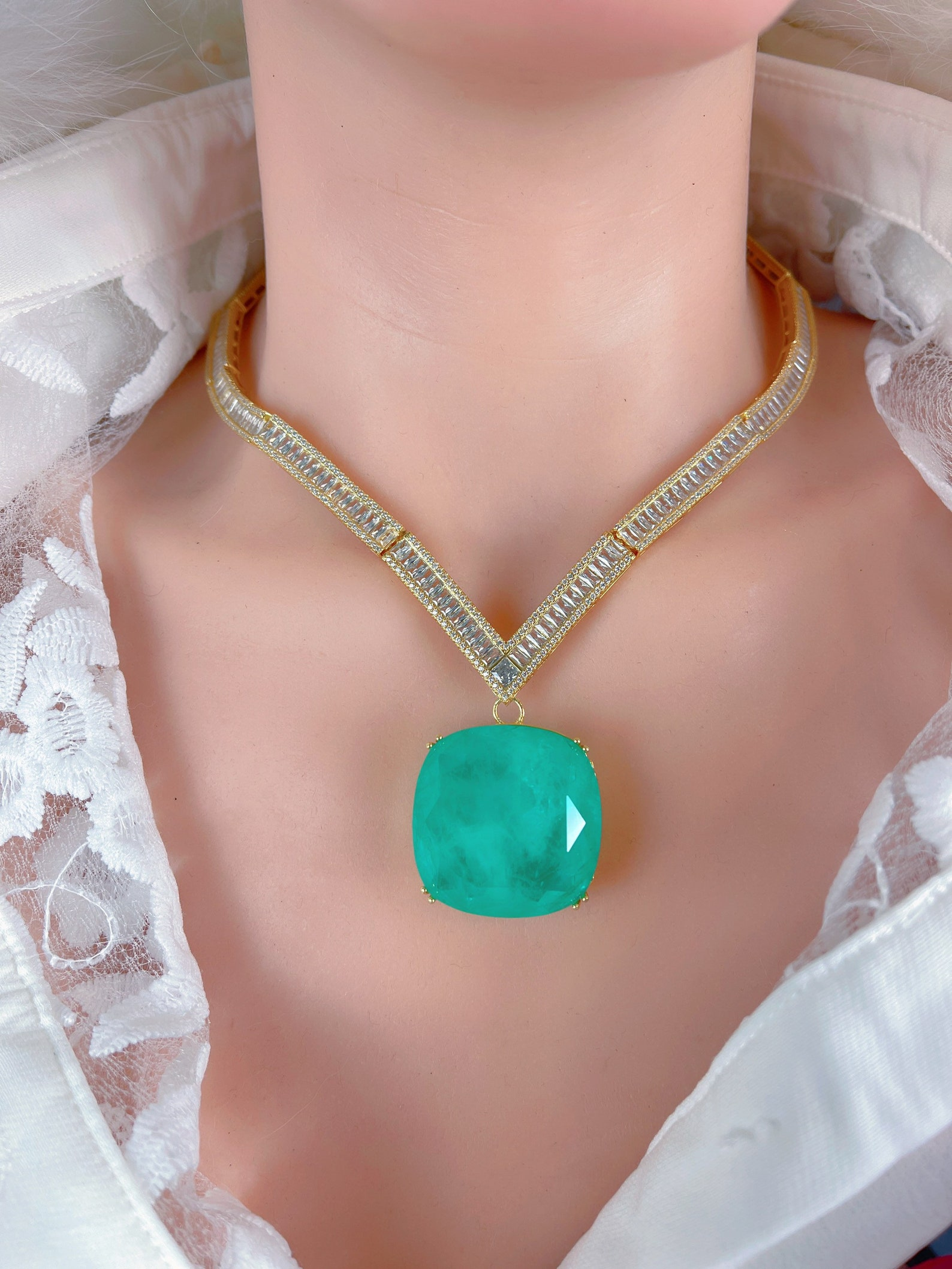 Glowing Neon Colombian Emerald Choker Necklace, Imperial Elegance, May Birthstone, Luxury Charm Necklace, Gift for Her, 18K Yellow Gold Verm